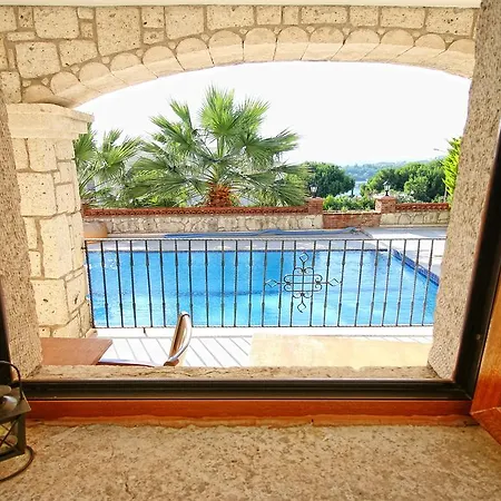 Hotel Pasha Port & Restaurant 3*